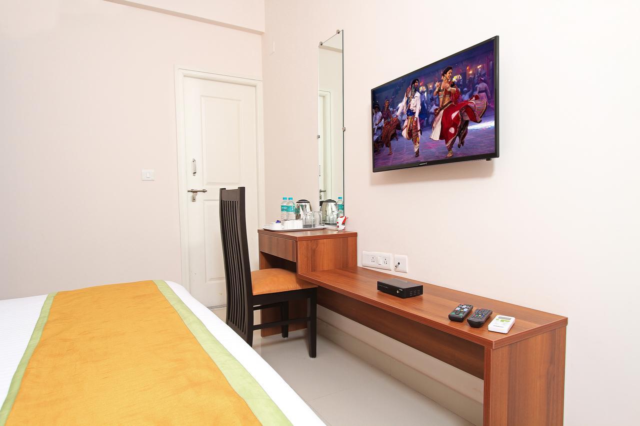 העיר בנגלור Arra Suites Kempegowda Airport Hotel מראה חיצוני תמונה
